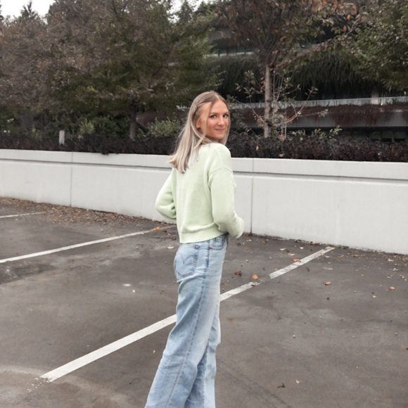 Profile Picture of Mikaela Wuhrer (@mikaelaoverbye) on Poshmark