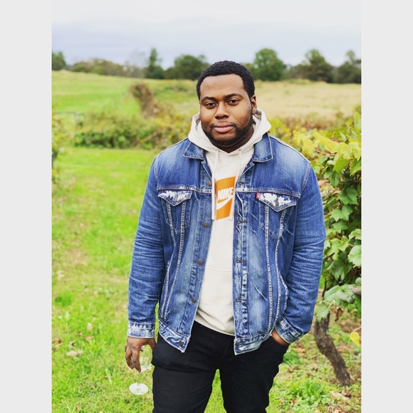 Profile Picture of Albert Owusu (@al25manch) on Poshmark