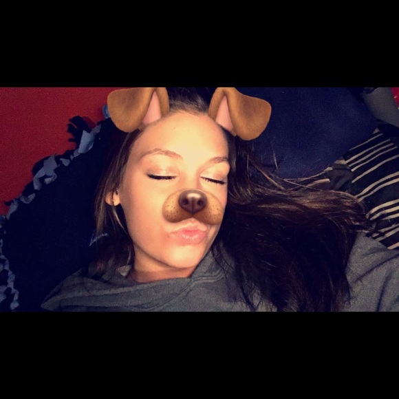 Profile Picture of Michelle Gaggiano (@michellelynng) on Poshmark