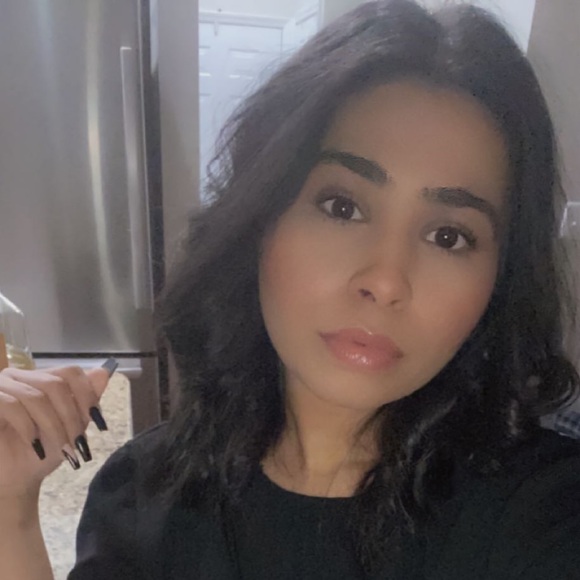 Profile Picture of Chilka Patel (@chilkaaa) on Poshmark