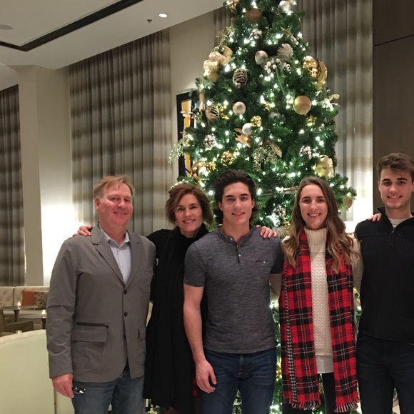 Profile Picture of Carson Harris (@carson12h) on Poshmark