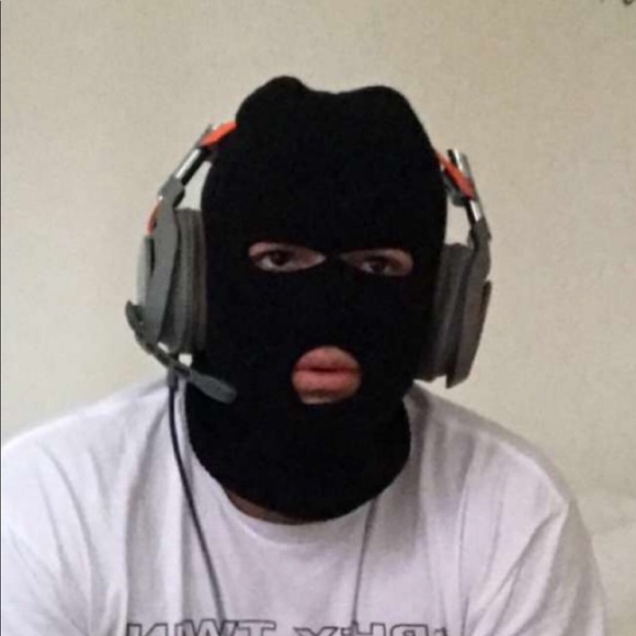 Profile Picture of David Resendiz (@drez69) on Poshmark
