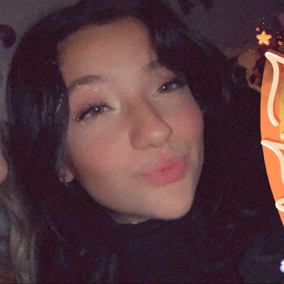 Profile Picture of Renee Zoppi (@reneezoppi) on Poshmark