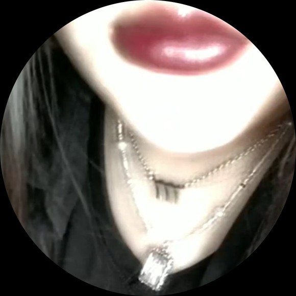 Profile Picture of Unique Endfield (@uniqueendfield) on Poshmark