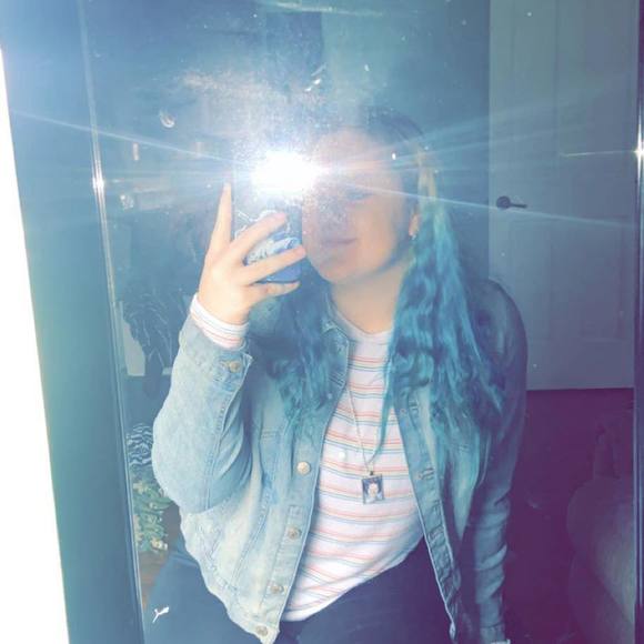 Profile Picture of Alexis Archer (@alexis131398) on Poshmark