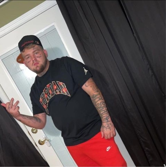 Profile Picture of Sky Lee (@skylee147) on Poshmark