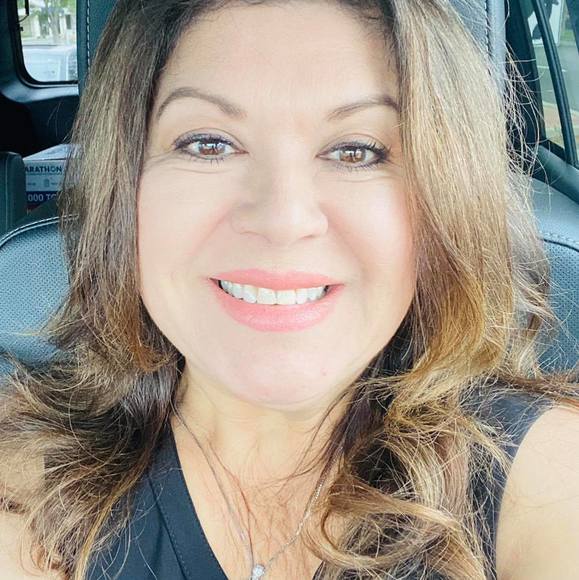 Profile Picture of Mireya Shoemaker (@mhshoe) on Poshmark