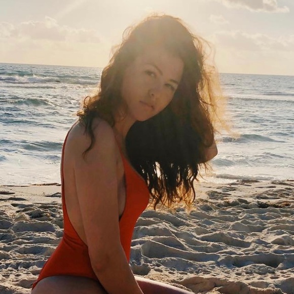 Profile Picture of Nina Mandic (@ninamandic) on Poshmark