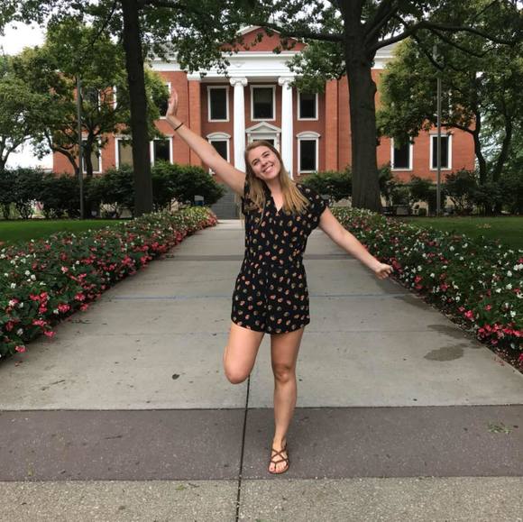 Profile Picture of Melissa Antalek (@melant7) on Poshmark