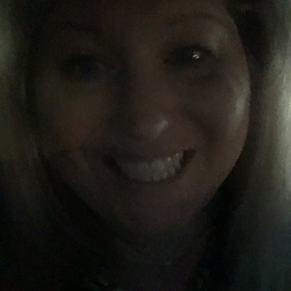 Profile Picture of Jennifer Bridell (@jennibridell) on Poshmark