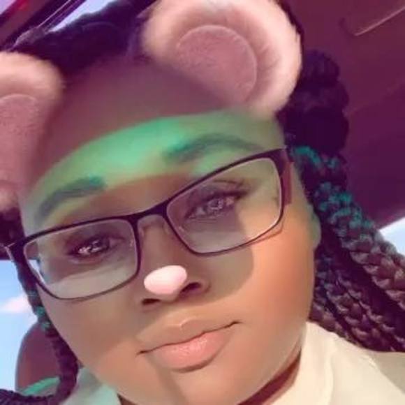 Profile Picture of Alexis Peals (@alpeals1) on Poshmark