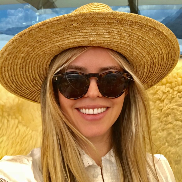 Profile Picture of Farrell Ulrich (@farrell_rose) on Poshmark