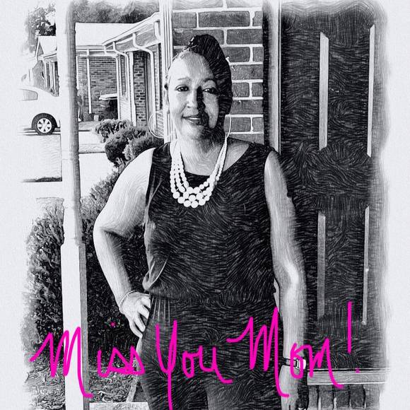 Profile Picture of Tamika Glascoe (@brighteyes1978) on Poshmark