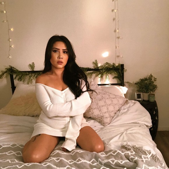 Profile Picture of Hunniey Yang (@hunnieyy) on Poshmark