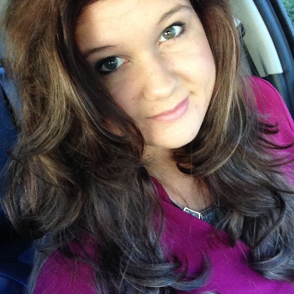 Profile Picture of Lacey Burba (@laceyburba) on Poshmark