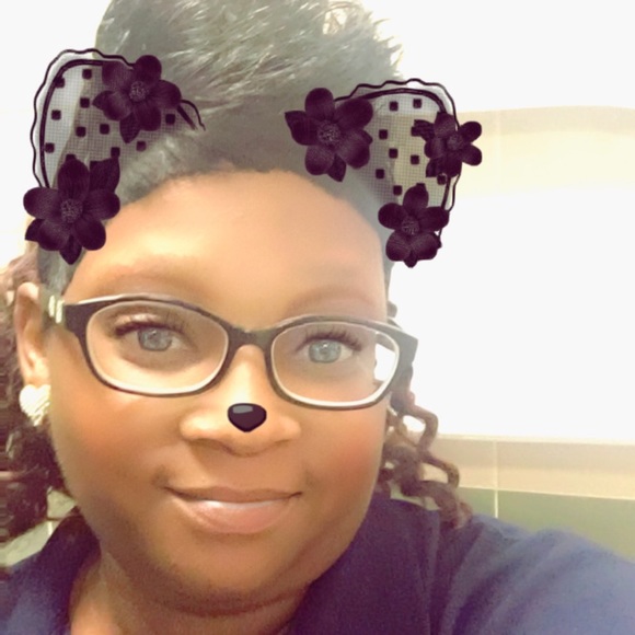 Profile Picture of Jaime Smith (@jaimesmith899) on Poshmark