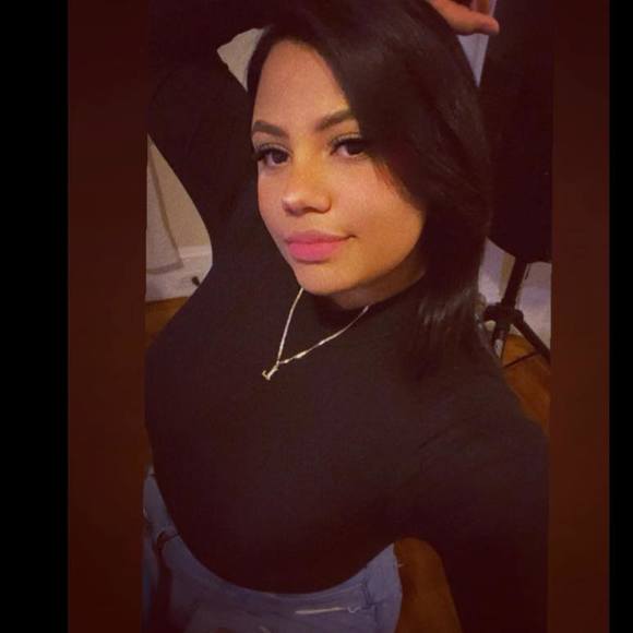 Profile Picture of Laura Lantigua (@lmarcelx) on Poshmark