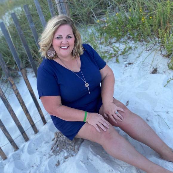Profile Picture of Paula Cummins (@paulacummins76) on Poshmark