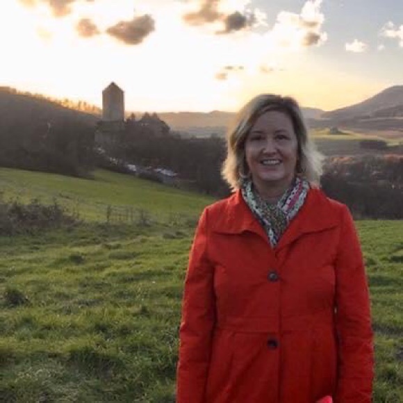 Profile Picture of Robin Bray (@shopper252) on Poshmark