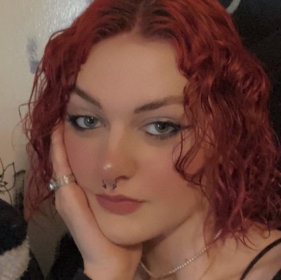 Profile Picture of Hailee Vanhook (@hvanhook041803) on Poshmark