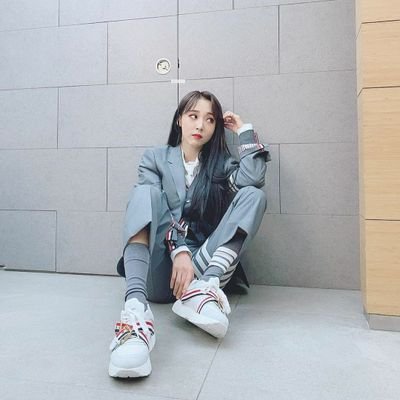 Profile Picture of Steph's Showroom (@Tippaknee) on Twitter