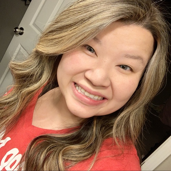 Profile Picture of Nicki Swopes (@nickiswopes) on Poshmark