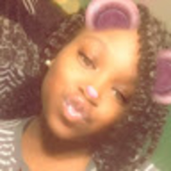 Profile Picture of Alexis Minter (@dikeria2003) on Poshmark