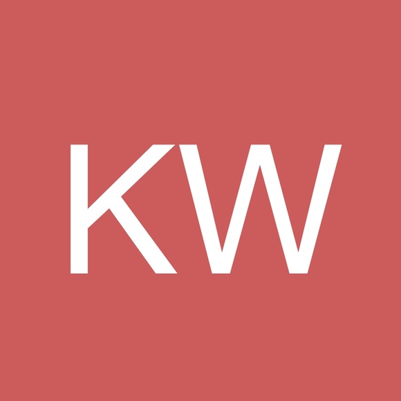 Profile Picture of Kate Walters (@katebwalters) on Poshmark