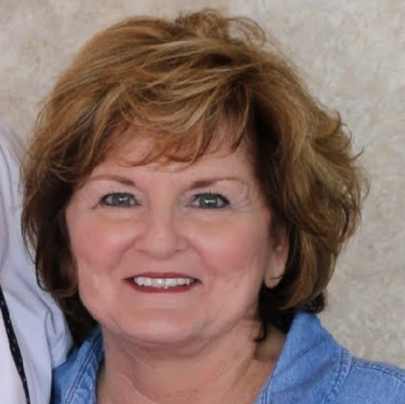 Profile Picture of Bobbie Mitchell (@bsbnic) on Poshmark