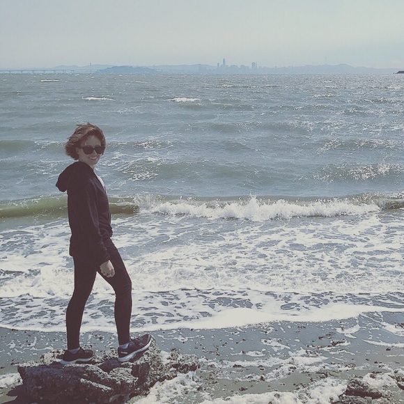Profile Picture of Liz Karosick (@ewkarosick) on Poshmark