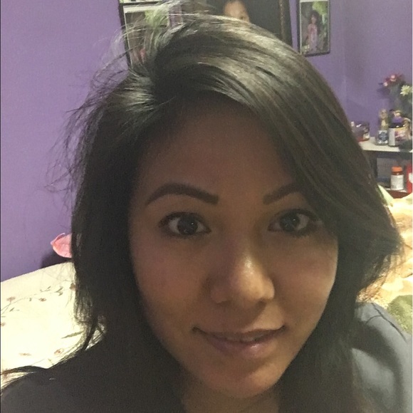 Profile Picture of Cindy Bounthavy (@cindybounthavy) on Poshmark