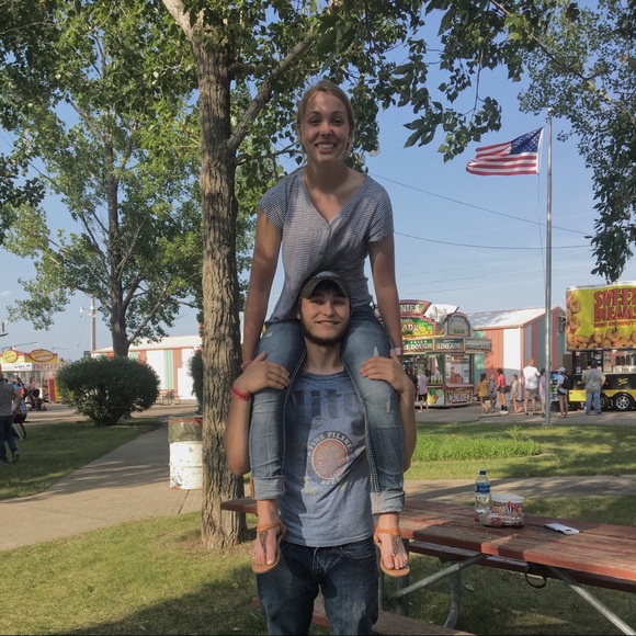 Jacy Entzi - Poshmark Profile Picture of Jacy Entzi (@jacyentzi) on Poshmark