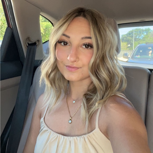 Profile Picture of Chelsa Fritz (@chelseafritz) on Poshmark