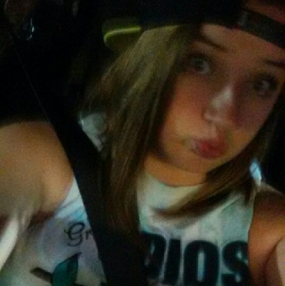 Profile Picture of Cassandra Anklam (@cassiemae19) on Poshmark