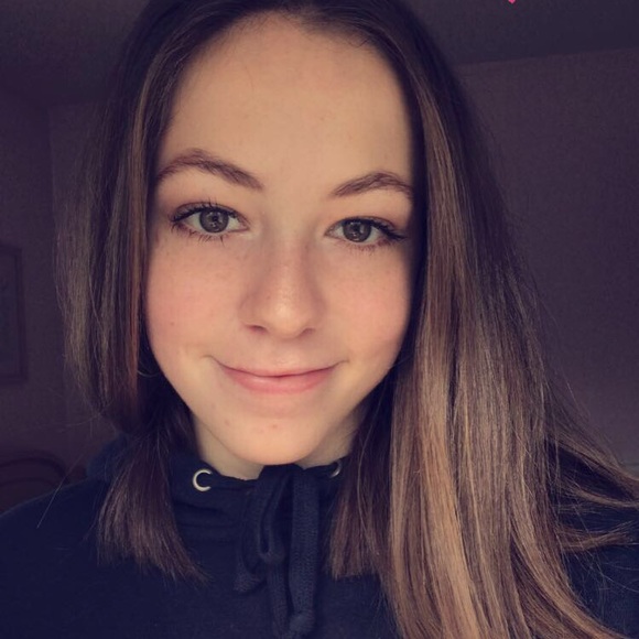 Profile Picture of Nicole Turner (@nicturner16) on Poshmark