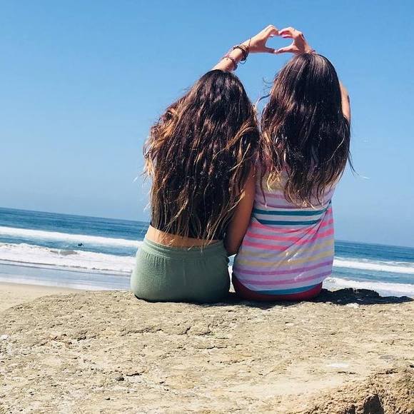 Profile Picture of Molly Rynne (@molsrynne) on Poshmark