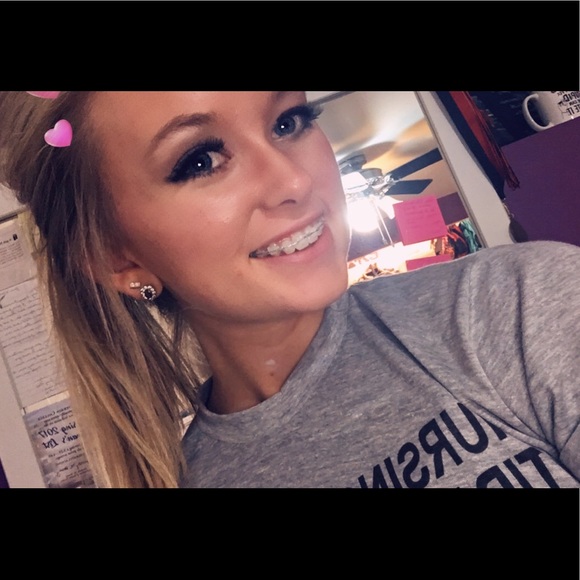 Profile Picture of Randye Uhlmann (@rmichelle16) on Poshmark