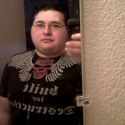 Profile Picture of Jeff Loyd (@gothrocker81) on Twitter