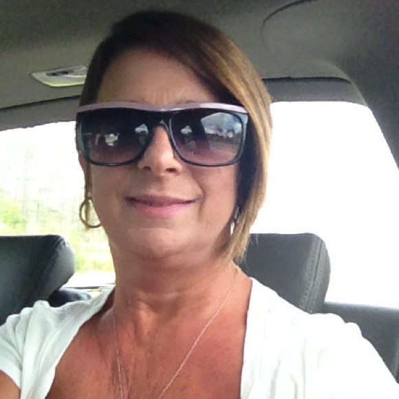 Profile Picture of Teresa Commella (@tbcommella) on Poshmark