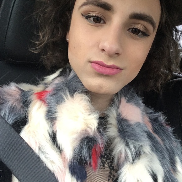Profile Picture of Florence quinne Montecalvo (@florencequinne) on Poshmark