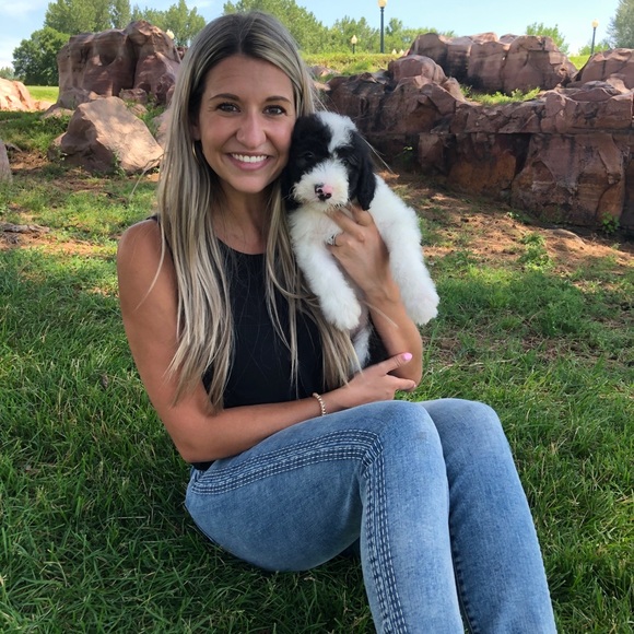 Profile Picture of Carly Massey (@carlydberry) on Poshmark