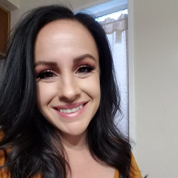 Profile Picture of Lisa Brinkerhoff (@lisajanette) on Poshmark
