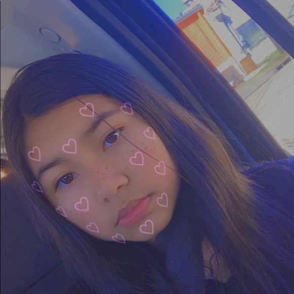 Profile Picture of Janet Velasquez (@janet_bby) on Poshmark