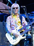 Profile Picture of Davey Johnstone - Wikipediaon Wikipedia