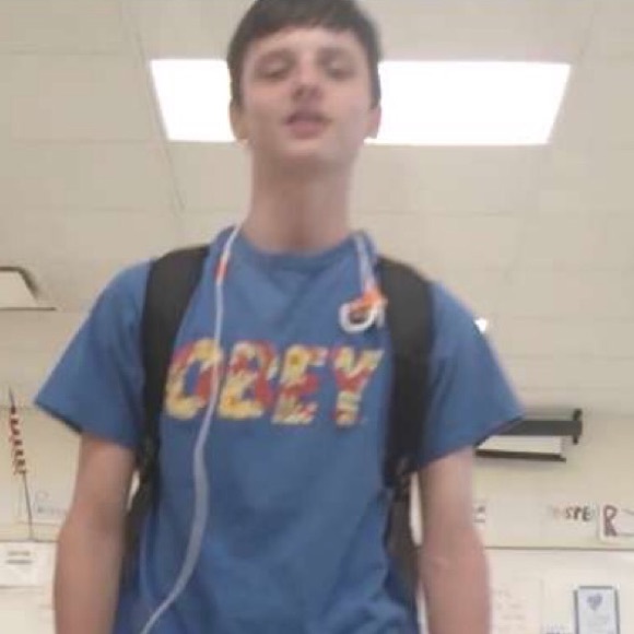 Profile Picture of Joey Reyes (@j_reyes02) on Poshmark