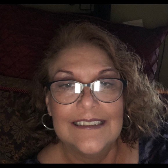 Profile Picture of Suzanne Bennett (@sbennett0306) on Poshmark