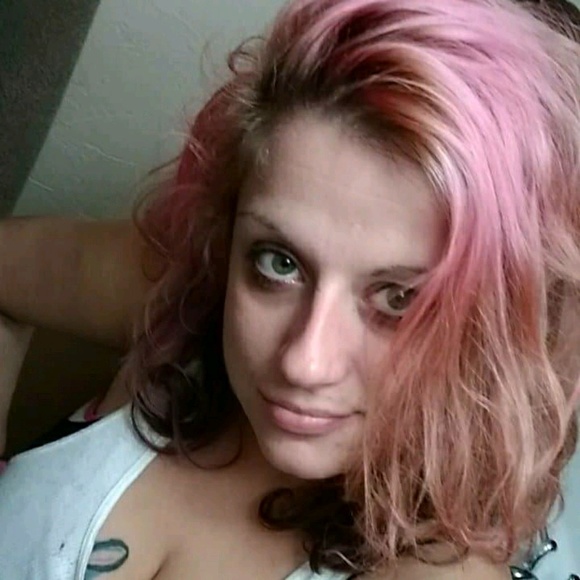 Profile Picture of Ashley Exline (@ashleyexline) on Poshmark