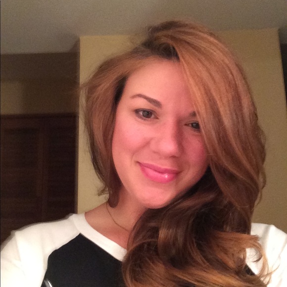 Profile Picture of Jenny Steppig (@steppi8) on Poshmark