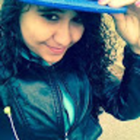 Profile Picture of Erica Dilone (@jespina97) on Poshmark