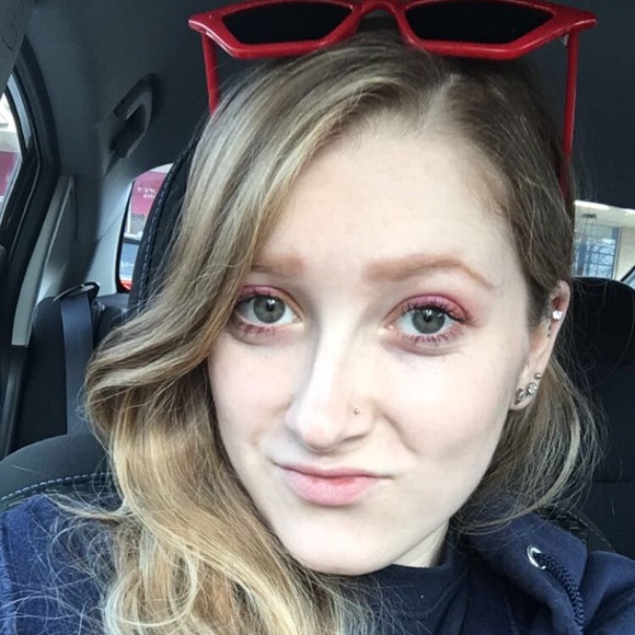 Profile Picture of Beverly Schnall (@bevynicole) on Poshmark